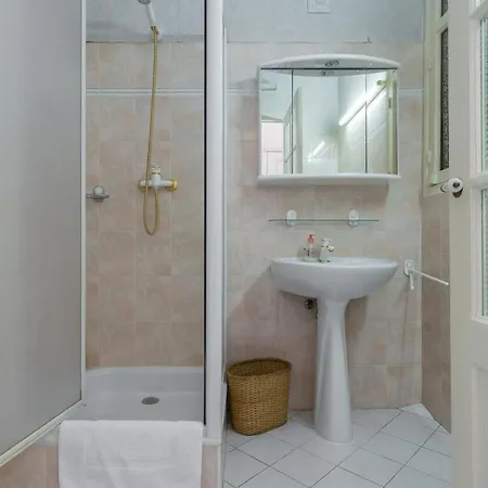 Sleeps 8 Wifi * Cannes
