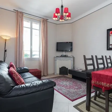 Appartement Sleeps 8 Wifi Cannes